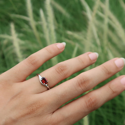 The Heirloom - Garnet